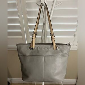 Michael Kors Bedford Pebbled Leather Medium Tote